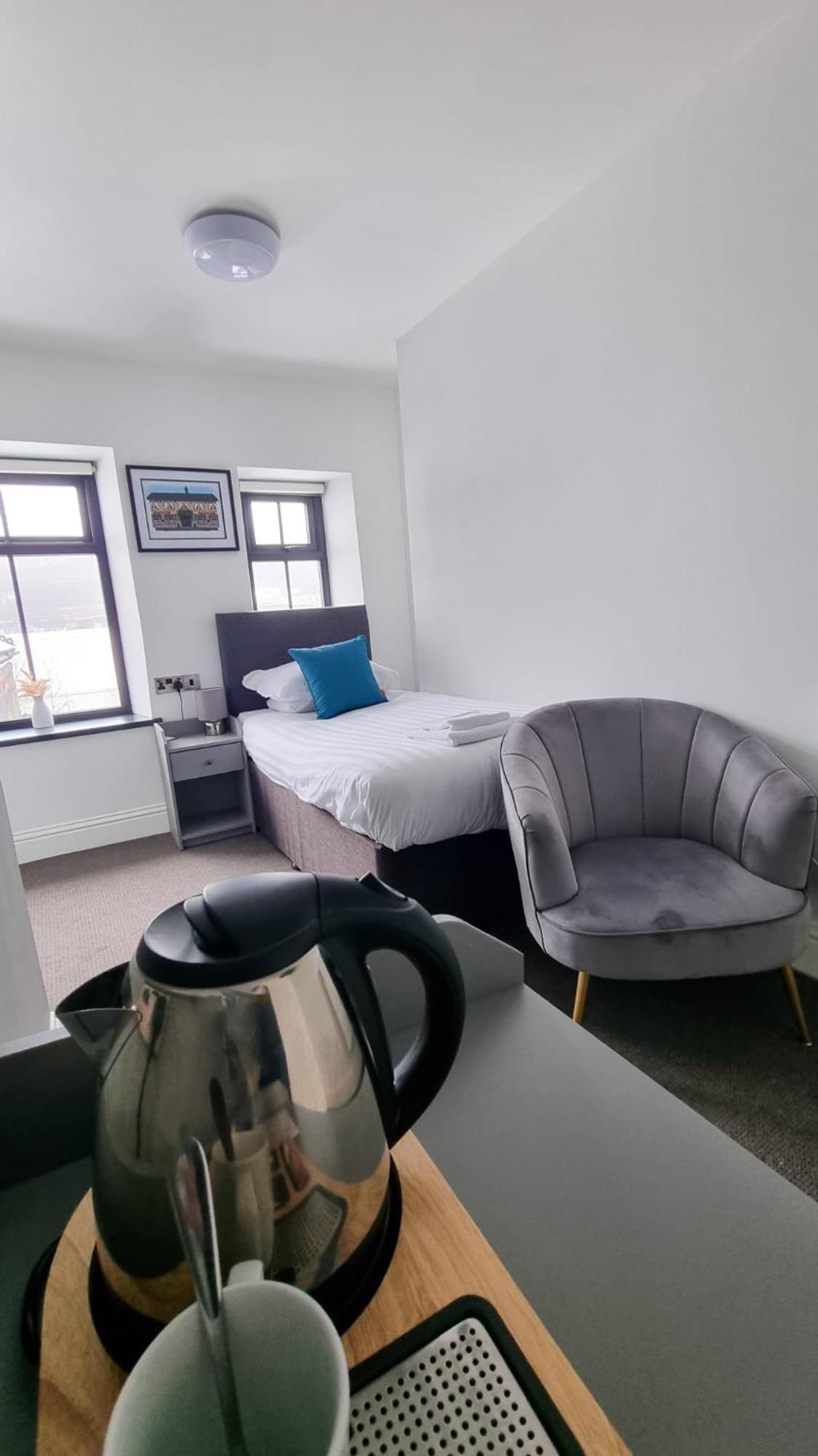 The Friendship Hotel Stocksbridge  Екстер'єр фото
