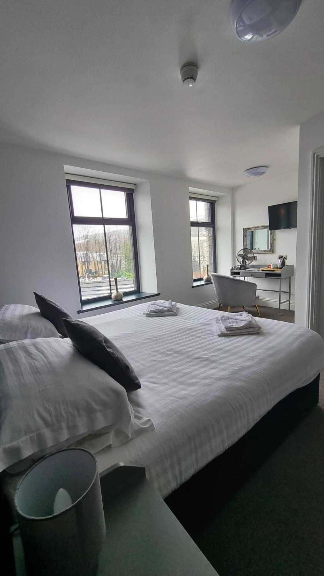 The Friendship Hotel Stocksbridge  Екстер'єр фото